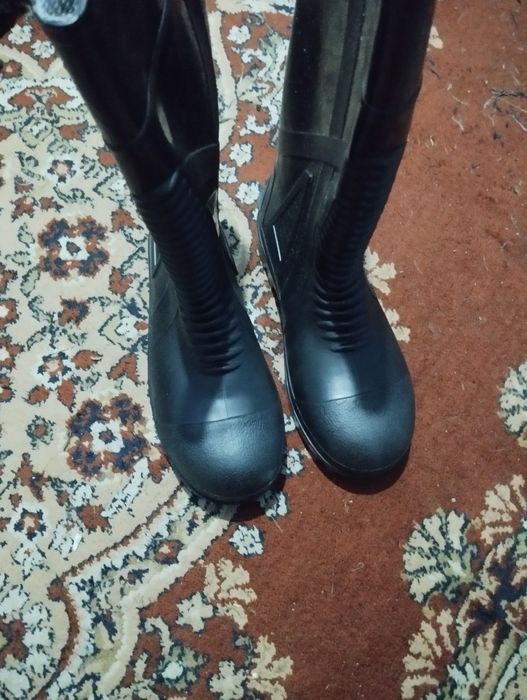 Продам резиновые сапоги