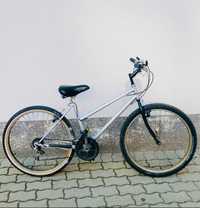 Bicicleta mounten bike cu piese Shimano.