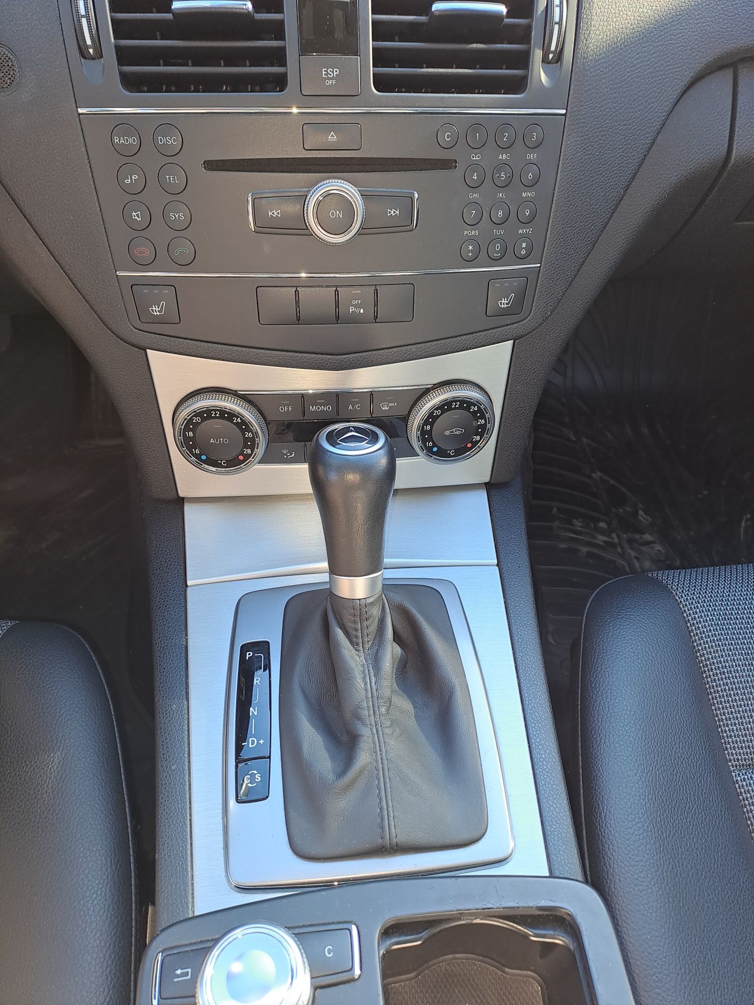 Продава Мерцедес w 204/2010г/ Газ-бензин