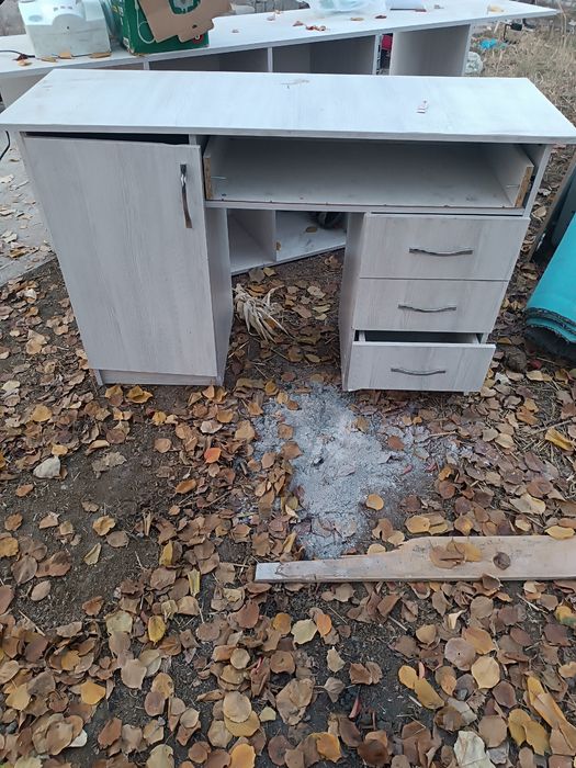 Kompyuterniy Ofisniy stol