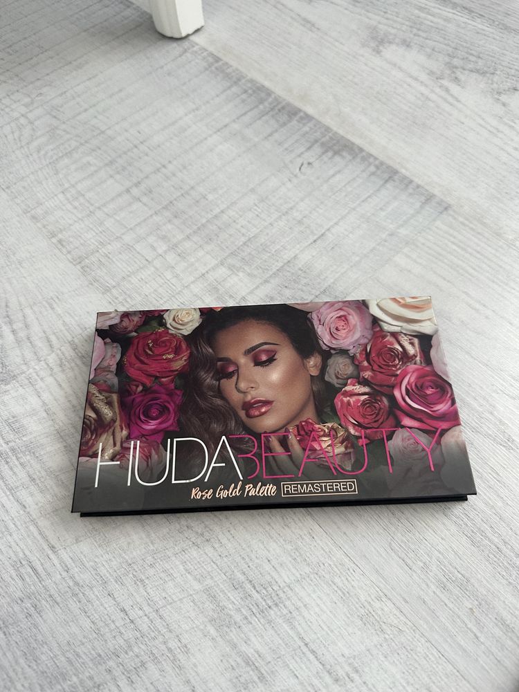 Huda beauty  rose gold