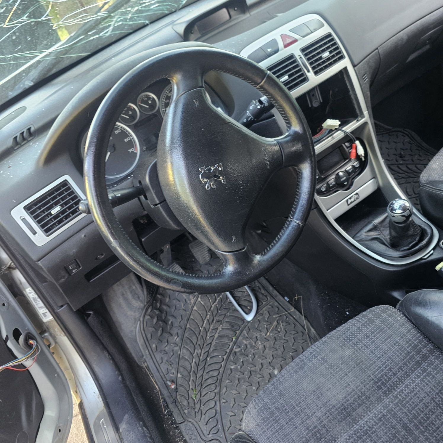 Peugeot 307 2.0 бензин на части само!