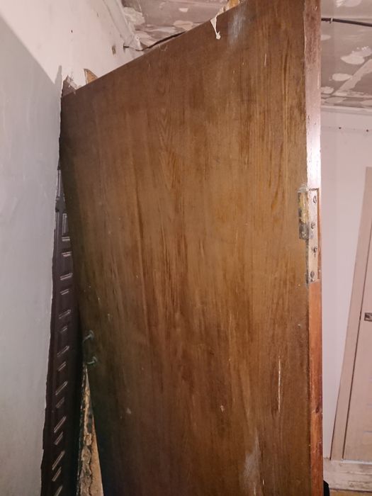 Продам деревянную дверь