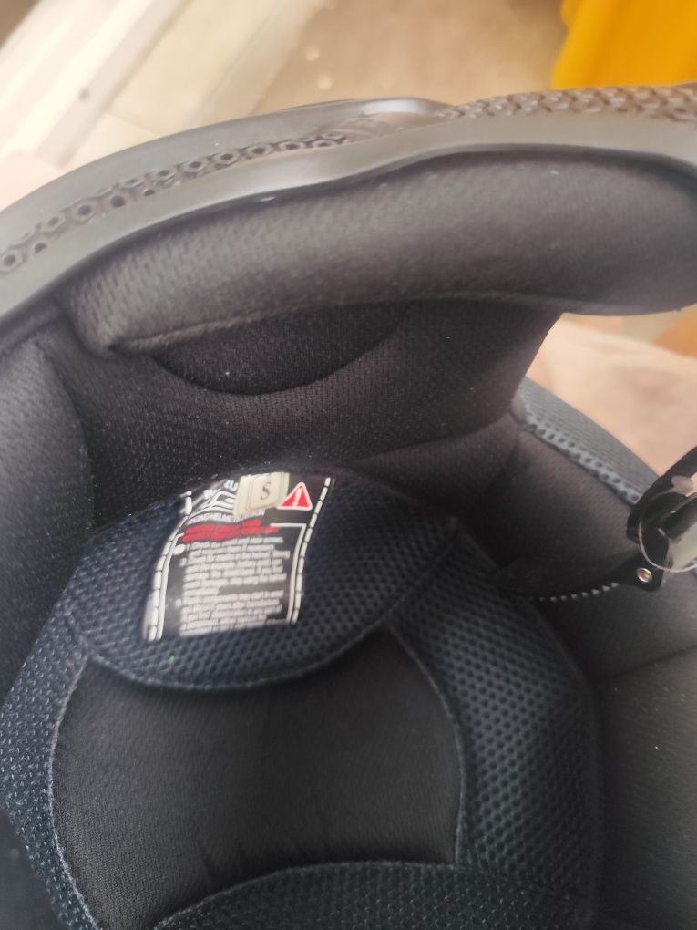 Vând căsca de motociclete