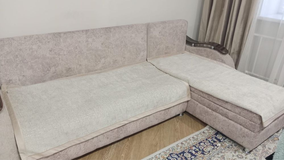 Срочно продам диван в хорошем состоянии