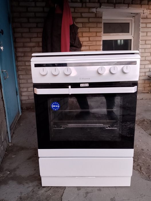 Продам газовую плиту Hansa