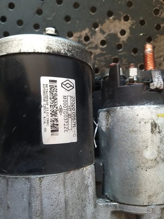 Electromotor 0.9 b renault clio 4 233000557r m000td0372ze
