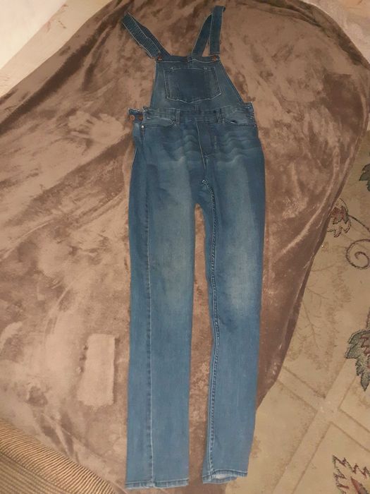 Vând salopetă de blugi pt femei