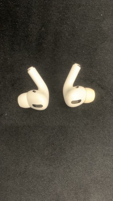 AirPods Pro комплект работи само лявата слушалка