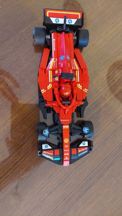 Mașină de formula 1 Ferrari Lego