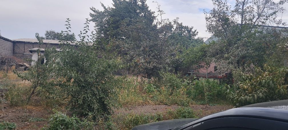 Придётся дом Ахангаране 4 комнаты  старый дом вина туалет внутри дома