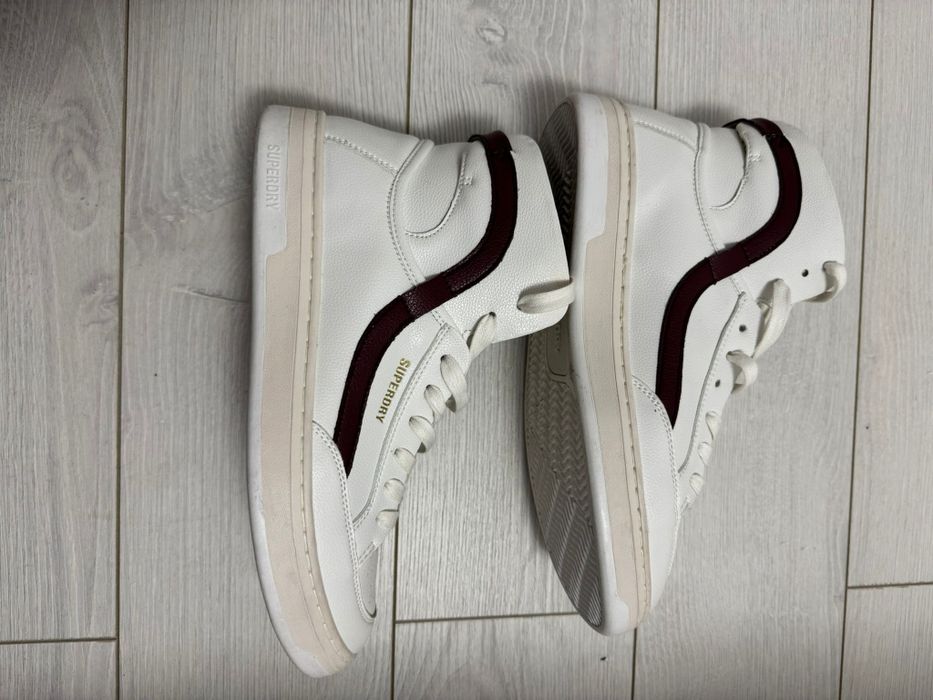 Vând încălțăminte SUPERDRY