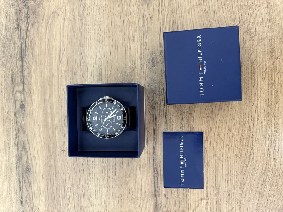 Часы TOMMY HILFIGER (оригиналные).