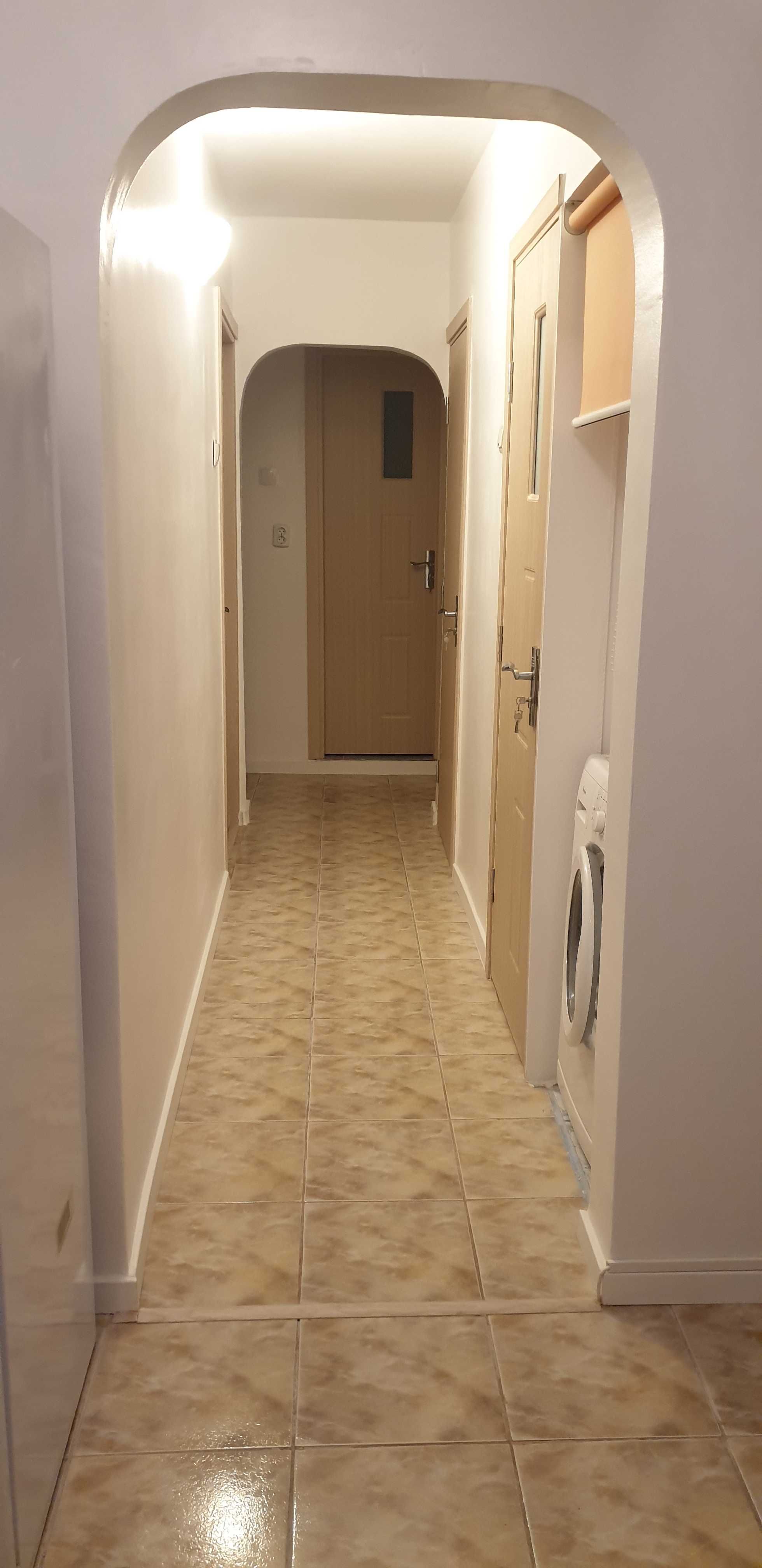 Închiriez apartament 3 camere