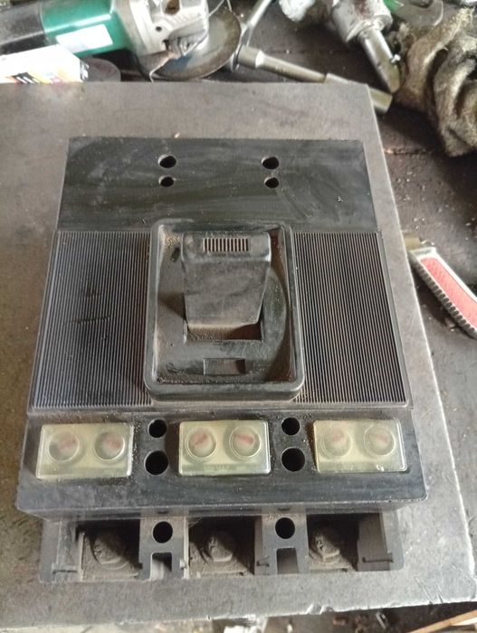 Автоматичен прекъсвач