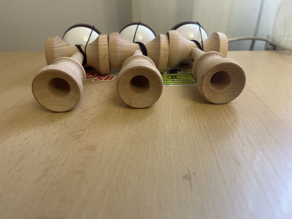 Kendama profesionista cu balance hold