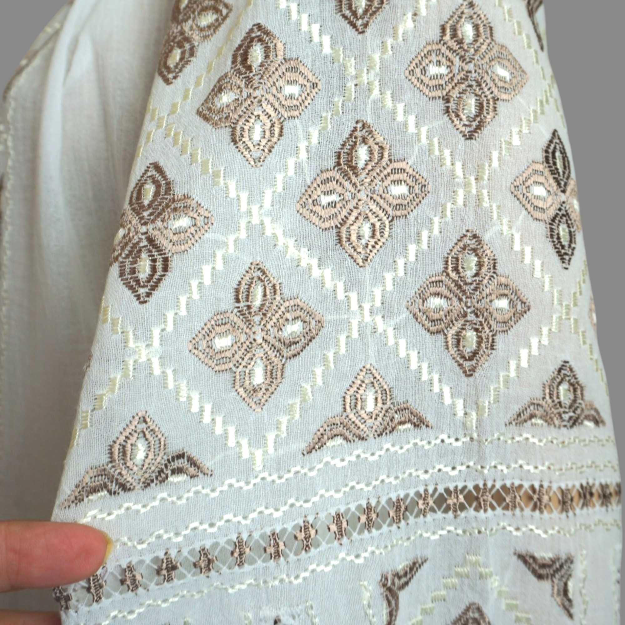 Ie lucrata manual cu broderii de matase , ie cusuta de mana M