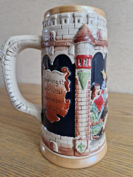 Кружки пивные керамика, стекло.