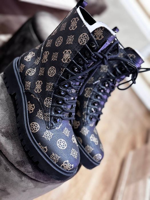 Оригинални боти Guess