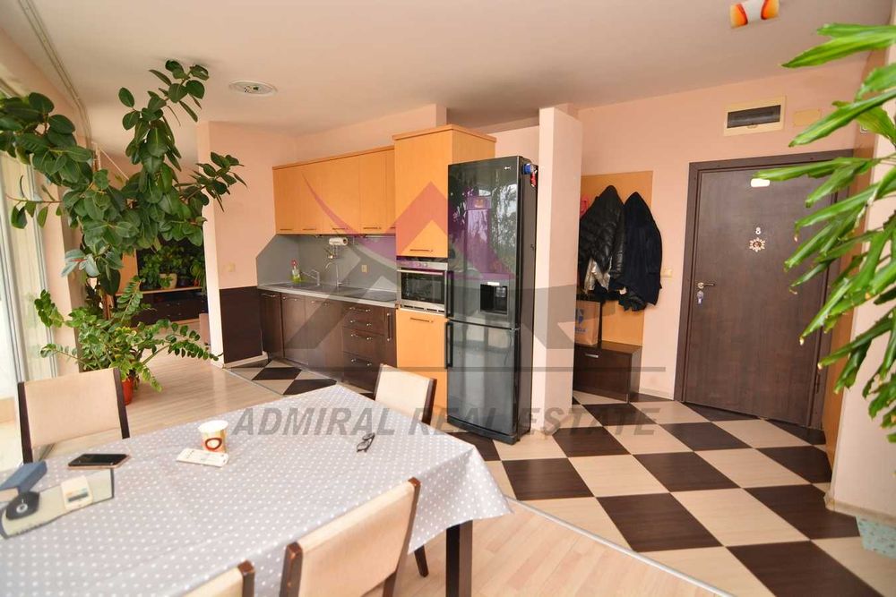 Атрактивен-многостаен-Ален Мак