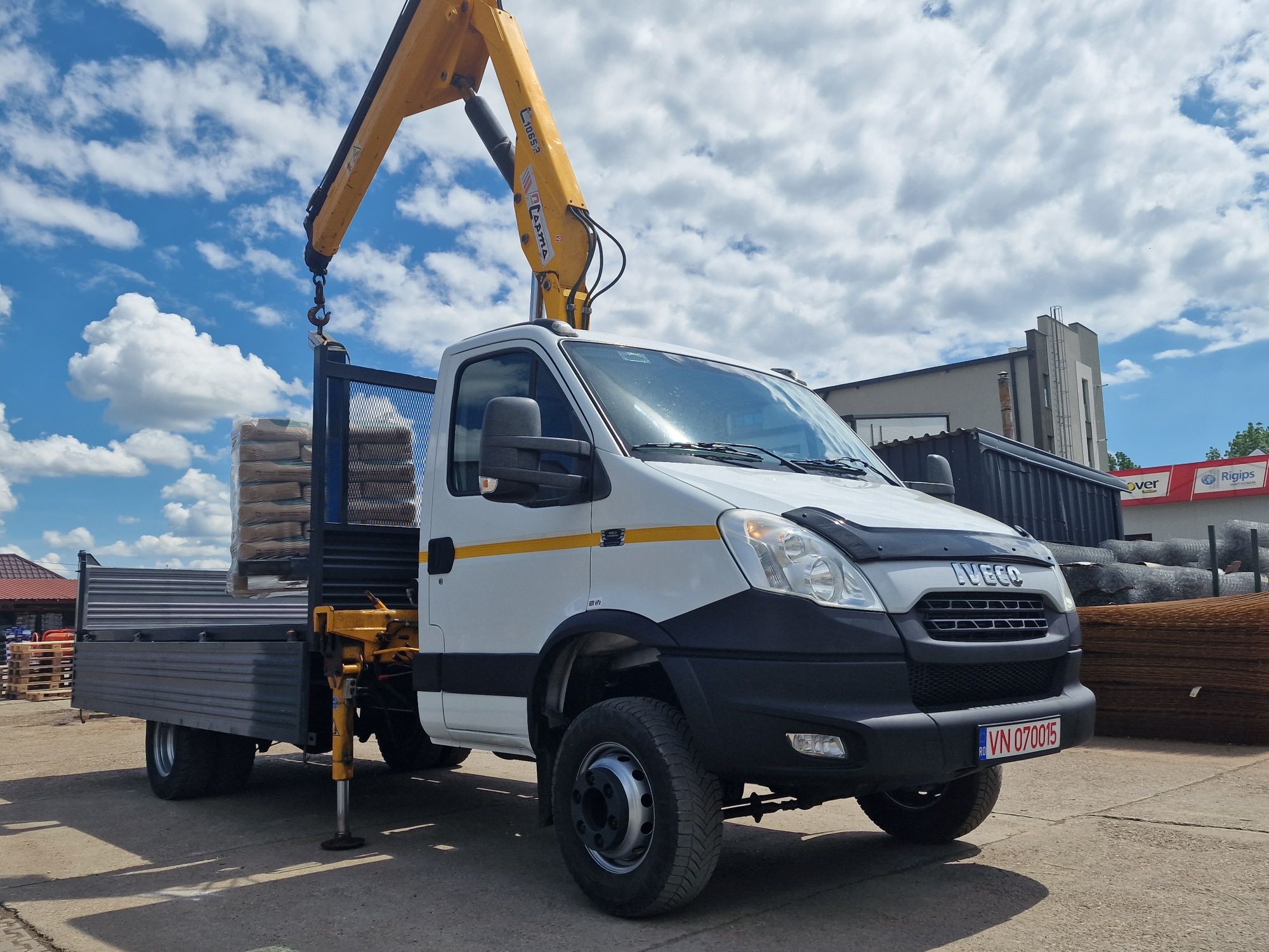 Iveco Daily 65c15 70c15 60c15 basculabil cu macara ,se conduce cu C ul