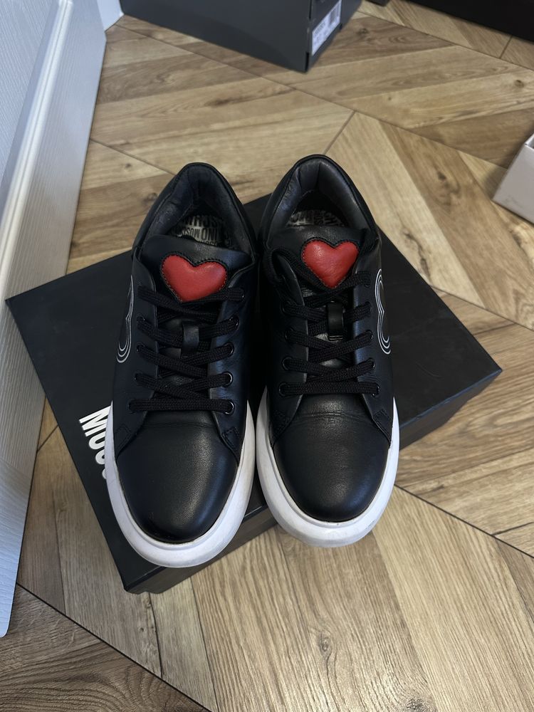 Маратонки Love Moschino