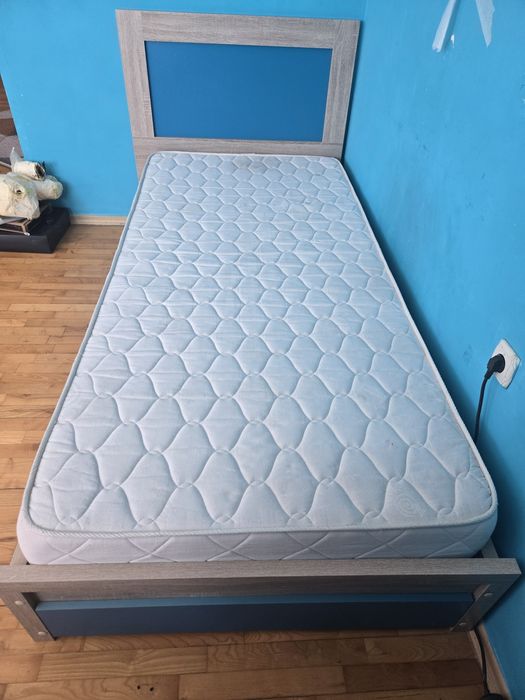 Удобно Синьо Дървено Легло (Намалено)