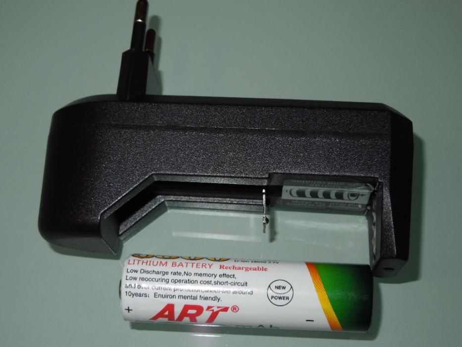 Incărcător Pentru Laser, Lanterna + Acumulator Marca ART 18650 5800mAh