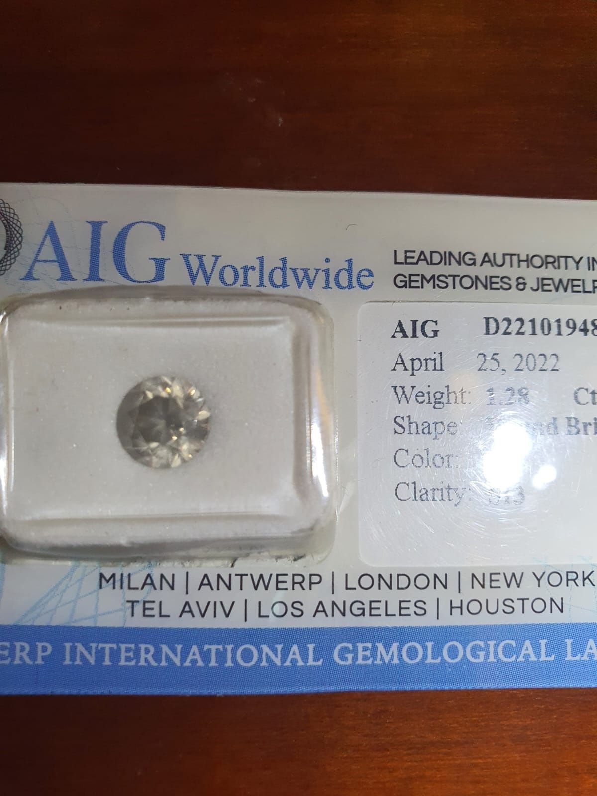 Vând diamant 1,30 Ct cu certificat!