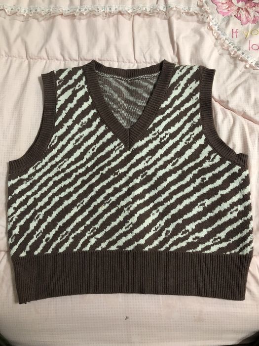 стильная коричневая жилетка