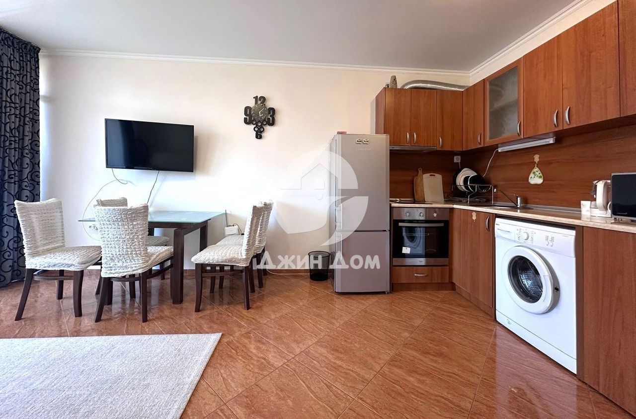 Продава се Тристаен апартамент в Свети Влас - 77 кв.м за 1364 €/кв.м - Снимка #2