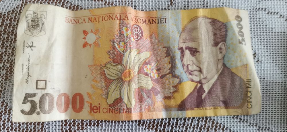 Diverse bancnote de 500, 1000 și 5000 de lei