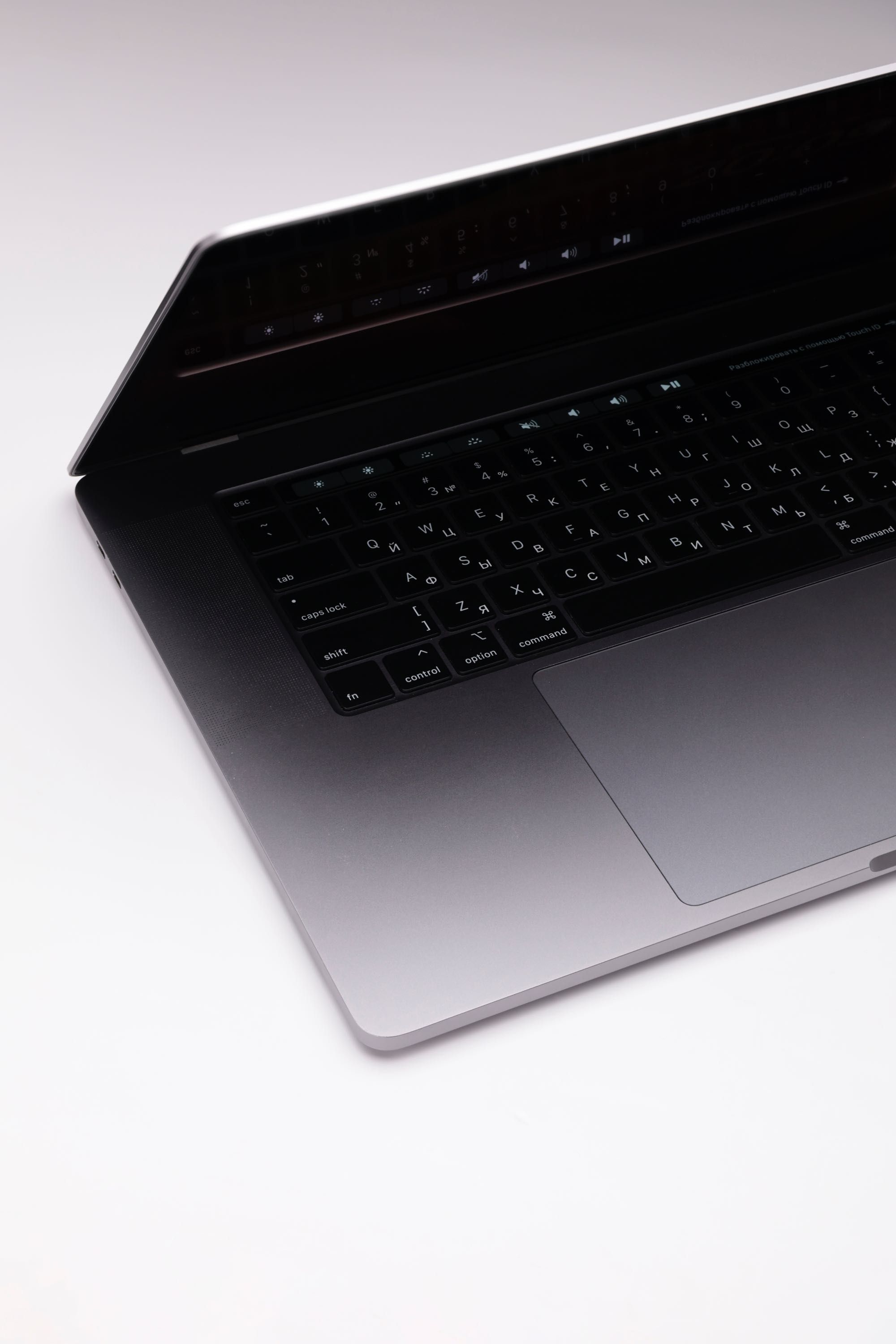 Ноутбук Apple MacBook Pro Retina 16 Space Gray i7 (MVVJ2RU/A)