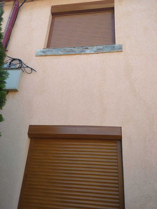 RULOURI Aluminiu si Usi de garaj rezidentiale SECTIONALE