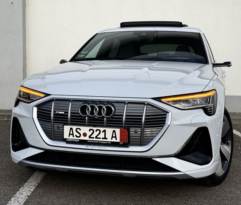 Audi Q8 E-tron,S line