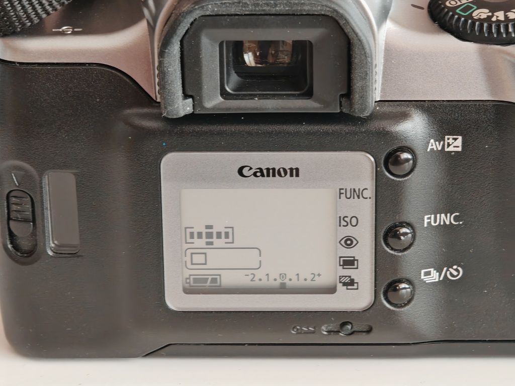Лентов фотоапарат Canon 3000 V