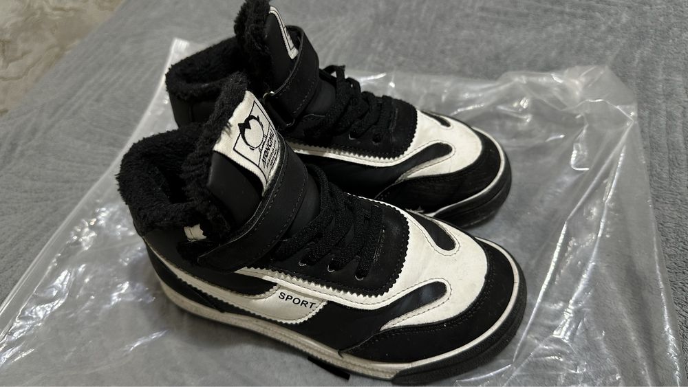 Кроссовки осенние 34 размер утепленные