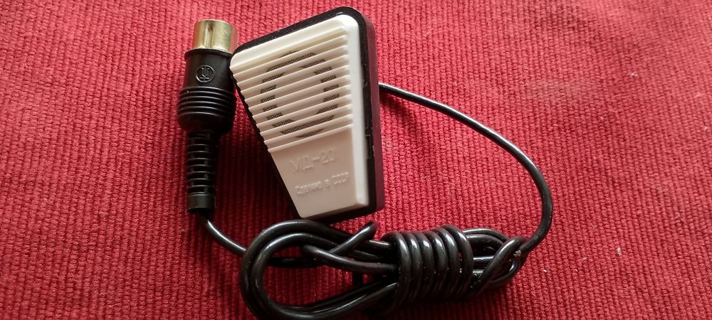 Чисто нов ретро динамичен микрофон