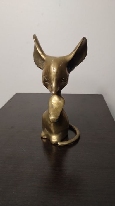 Много симпатична и нестандартна фигурка на мишле с големи уши. Бронз.