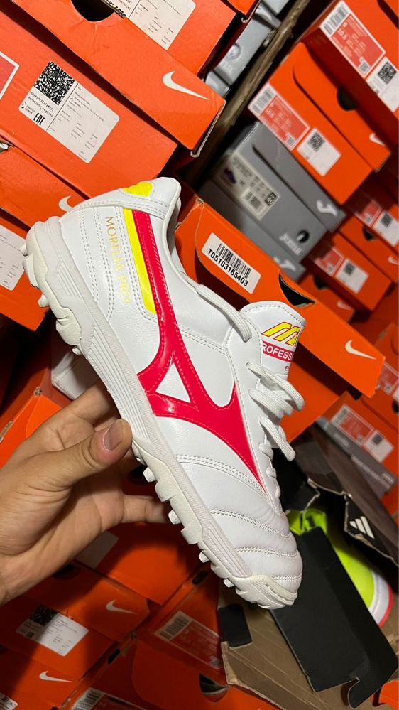 Сороконожка Mizuno Morelia Pro