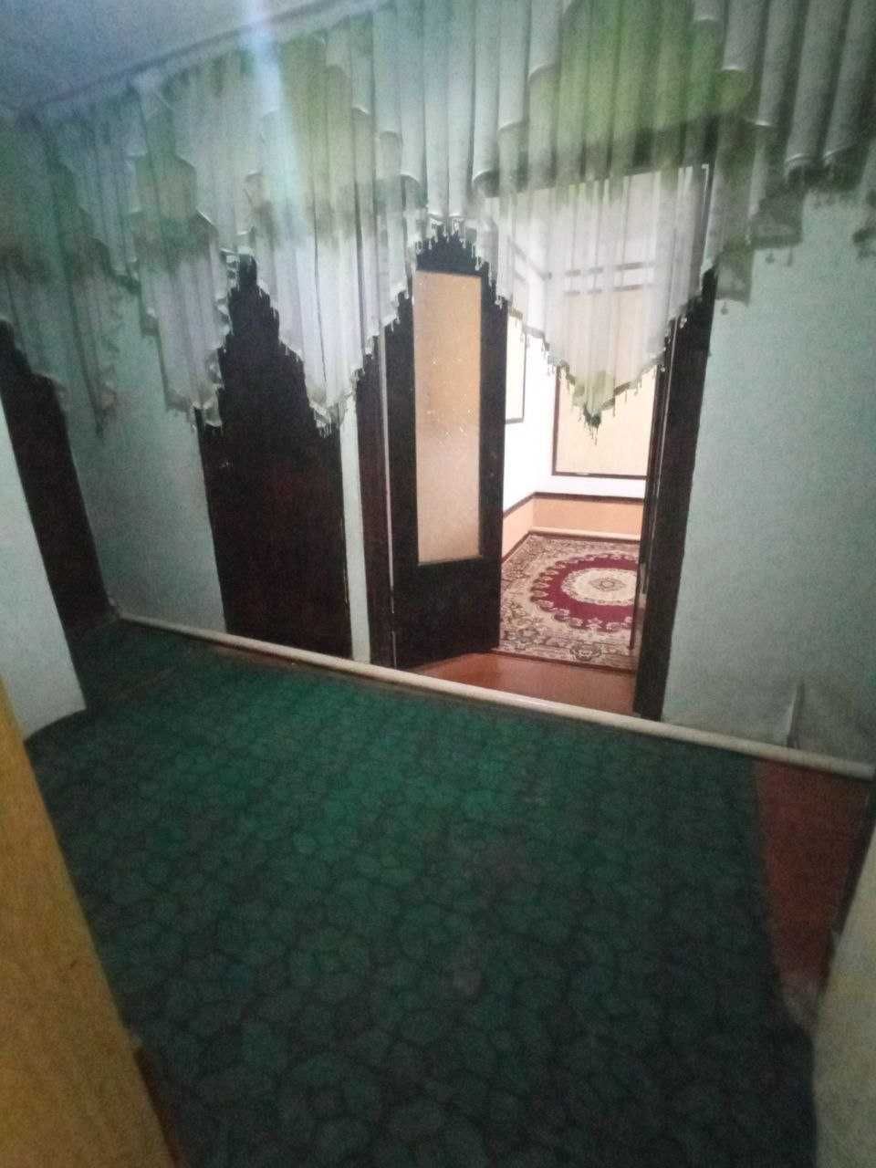 Kogon shaxarda 2 xonali uy sotiladi