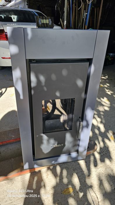 Камина с водна риза на пелети