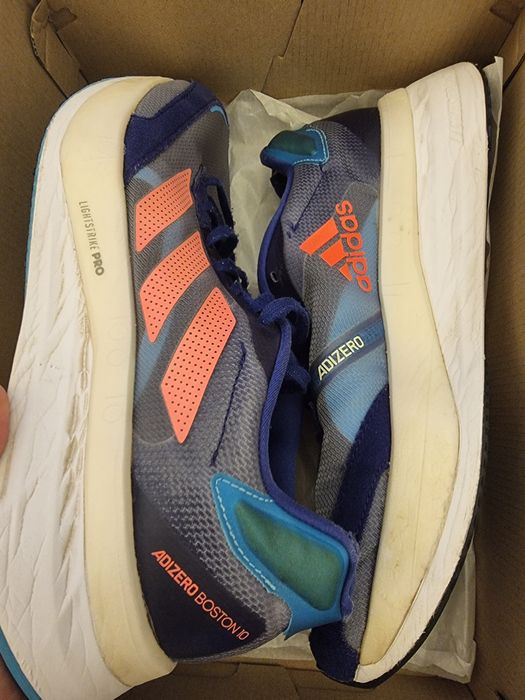 Vând adidas boston
