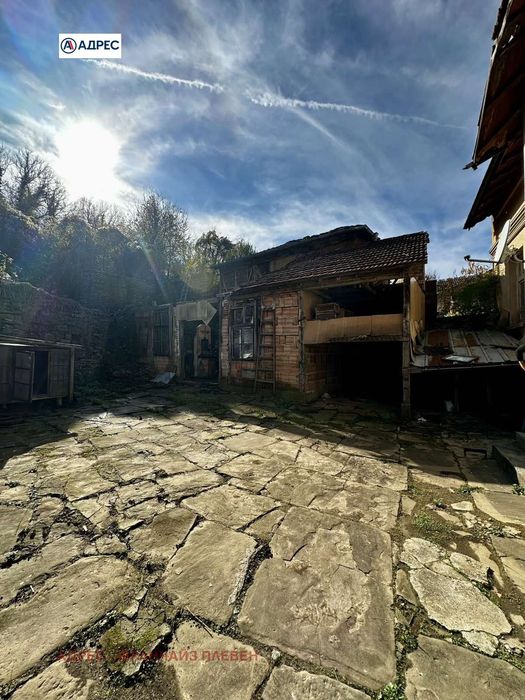 Къща в Ловеч, област-с.Дълбок дол площ 72 цена 32211