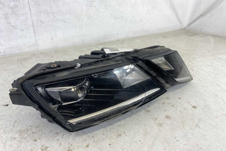 Фар Дясно Оригинален Лед Повреден Шкода / Skoda Octavia 3 Десен оригин