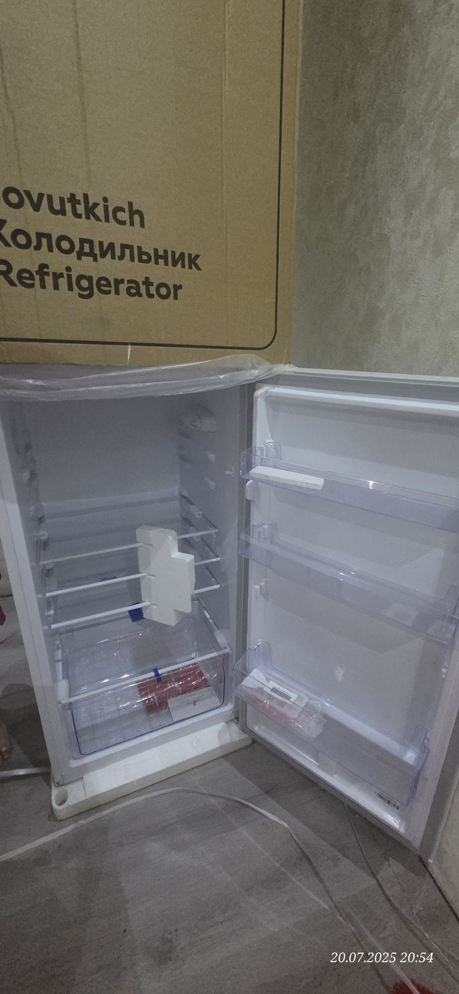 Новый холодильник в упаковке марки LORETTO
