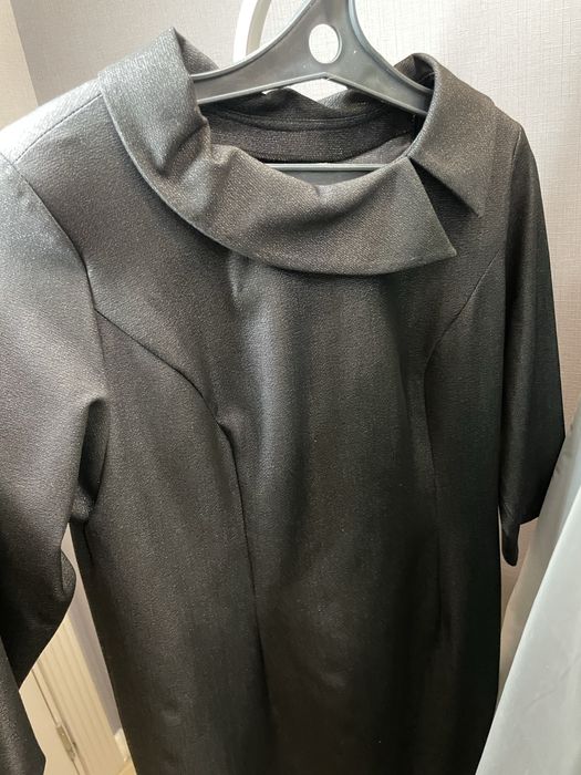 темное серое платье