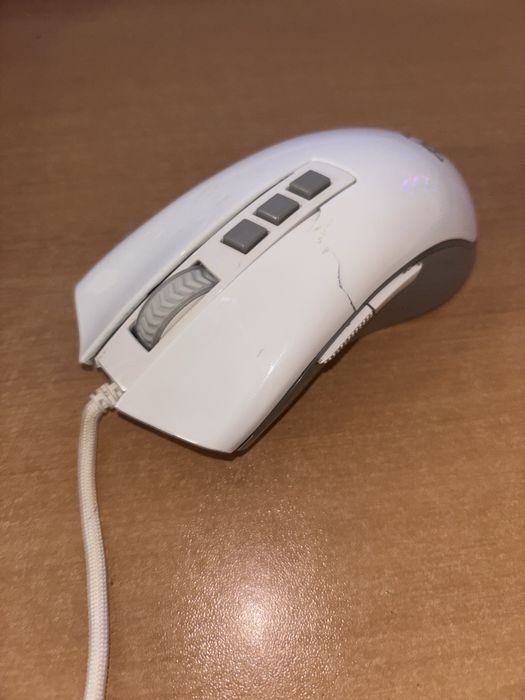 Продавам геймърска мишка