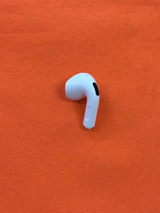 Левое ухо от Airpods 4
