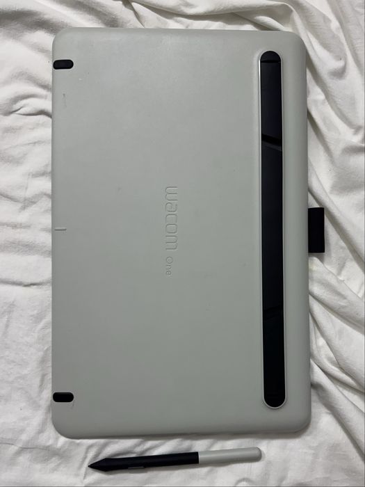 Продавам Wacom One 13.3" – идеален за рисуване и дизайн